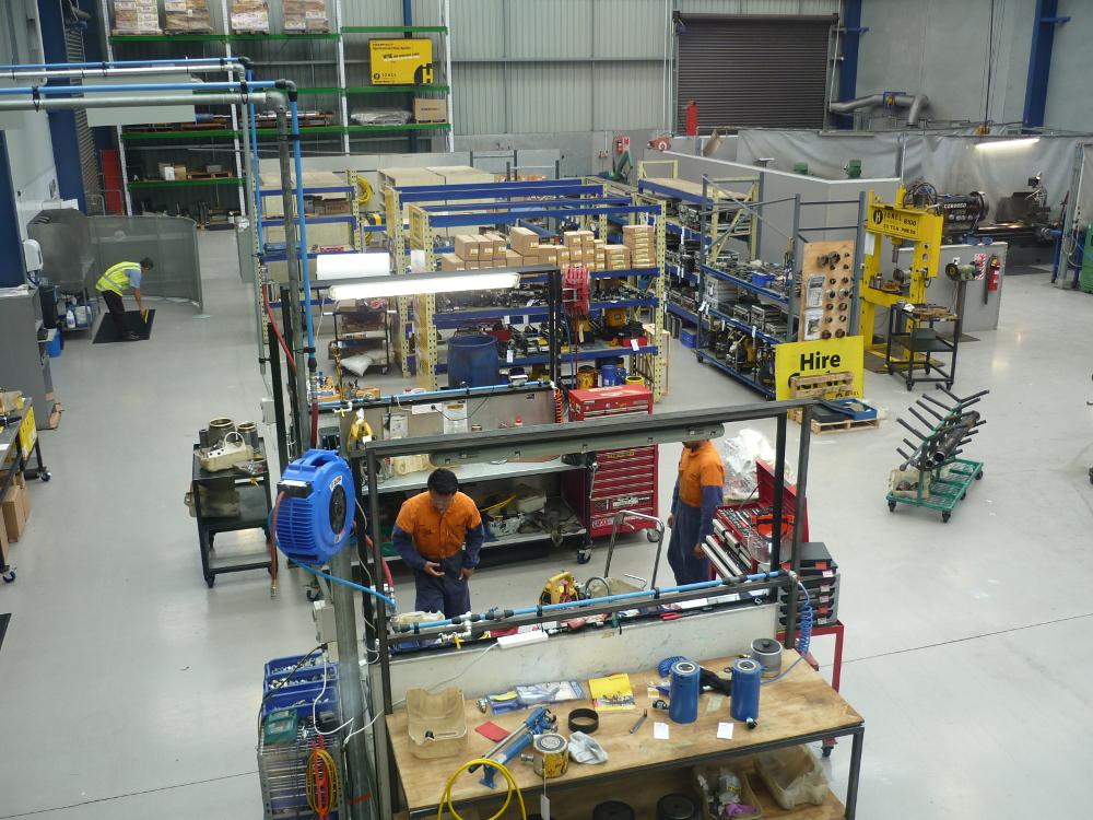 New hydraulic workshop layout streamlines workflow & team grows - Jonel ...